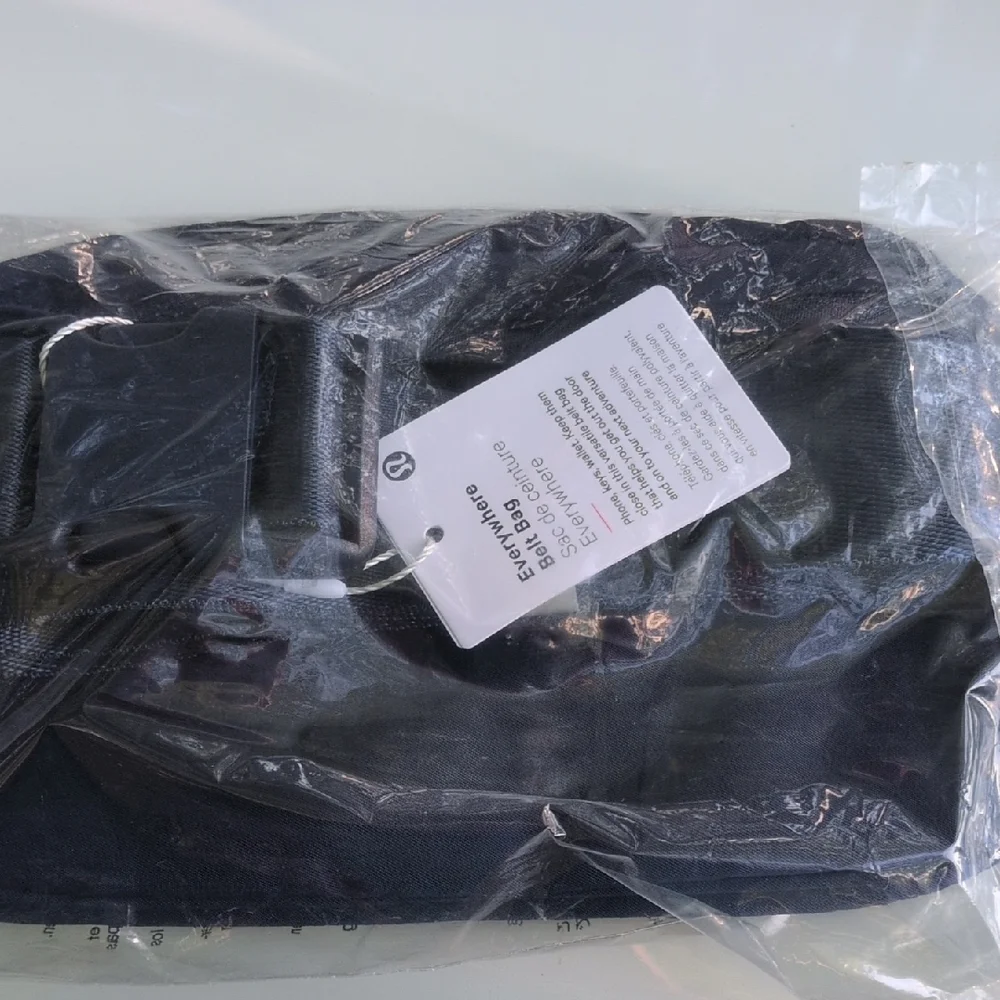 Lululemon Navy Zippered belt  Bag-NWT - Picture 10 of 10